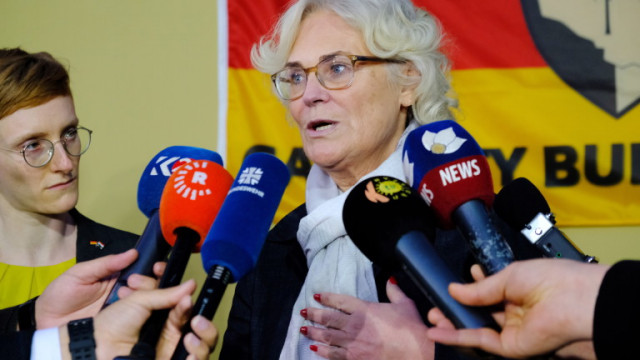 Германският министър на отбраната Кристин Ламбрехт подава оставка Това съобщи Билд