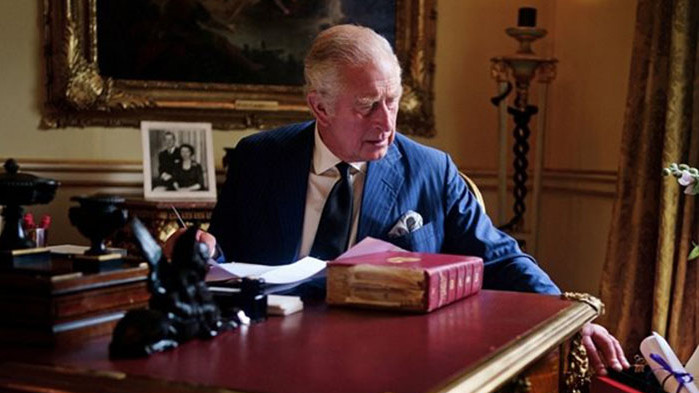 Британското кралско семейство планира мирни преговори, за да не се