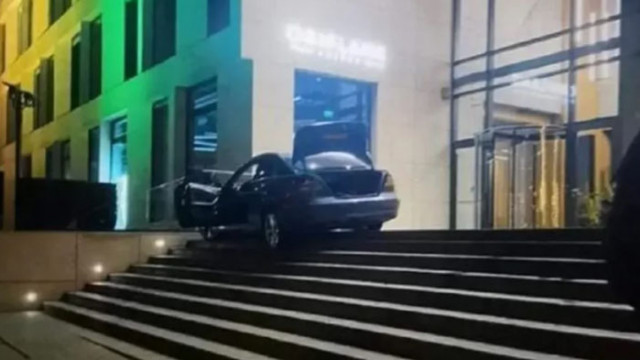 Шофьор опита да влезе с автомобила си в бизнес център на „Цариградско шосе“