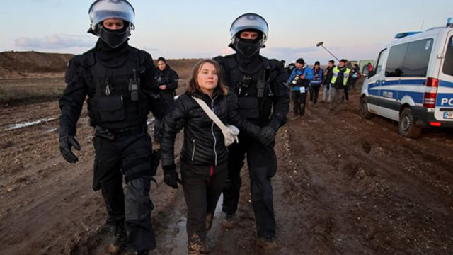 Грета Тунберг е сред екоактивистите задържани в германското минно селище