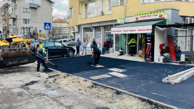 Напредват ремонтните дейности на ул Искър Вчера са положени асфалтовите