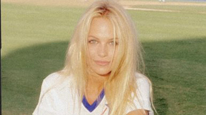 В първите дни на любовната афера на Памела Андерсън с