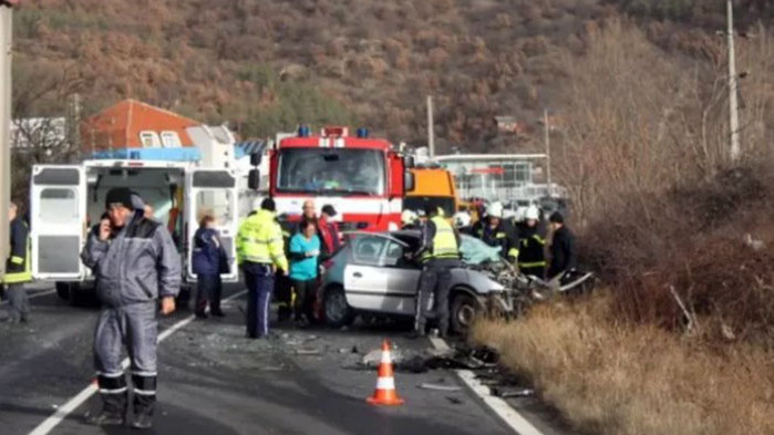 Тежка катастрофа на пътя между Благоевград и Симитли. Челно са