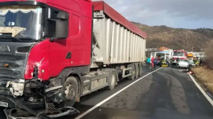 Жена е загинала в тежката катастрофа край Благоевград (СНИМКИ)