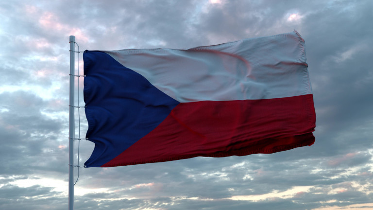 Чешкото коалиционно правителство оцеля след парламентарен вот на недоверие, след като