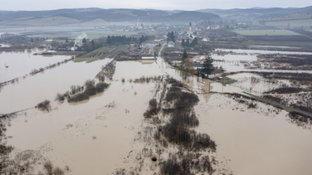 Необичайно силните дъждове този месец причиниха наводнения в Северна Унгария съобщи