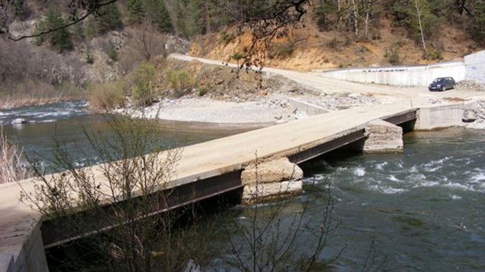 Село Русалско беше откъснато от света, след като единственият мост,