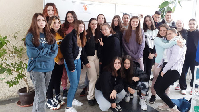 Ученици от СУ "Гео Милев" - Варна с благотворителна кауза "Доброто в действие"