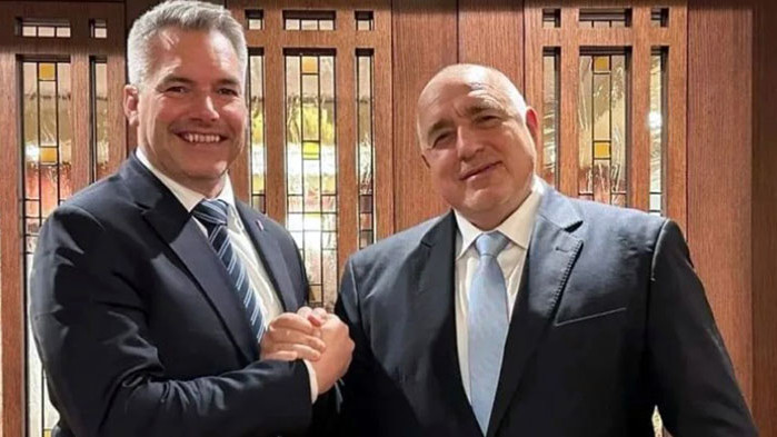 Горкият Радев – да направиш купон заради съученичка, а тя да отиде при тоя от 12-ти клас