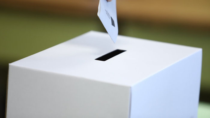 Бившият директор на Информационно обслужване проф. Михаил Константинов прогнозира, че  2.9