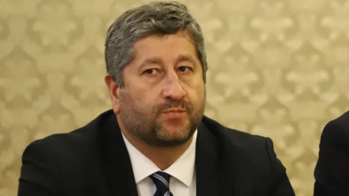 Страната не може да продължи да пребивава в това състояние