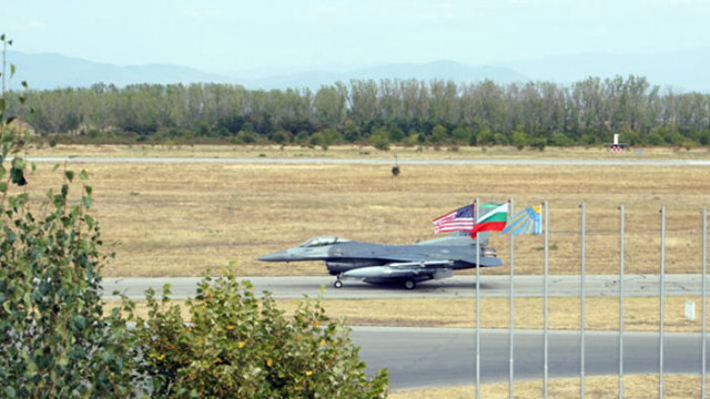Доставката на американските изтребители F 16 от САЩ до България