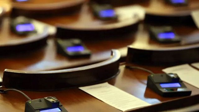 От Фейсбук профила на Кристиян Шкварек Току що в парламента бе