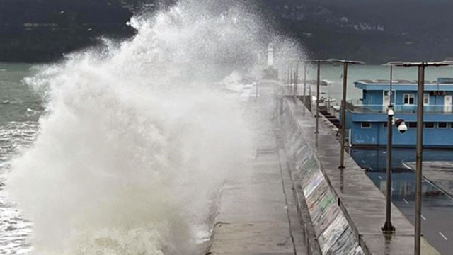 Над 5 бала е вълнението на морето край Варна днес