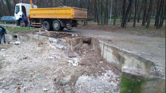 Кметът на Аспарухово Ивайло Маринов започна разчистването на мястото на Кометата в Аспарухово
