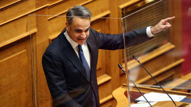 Консервативното правителство на Гърция оцеля в петък както се очакваше