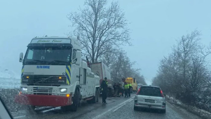 Тежка катастрофа затвори за часове международния път Враца-Оряхово. В ранните