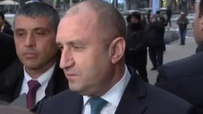 Специално за моята институция - нямам нужда от посредници в