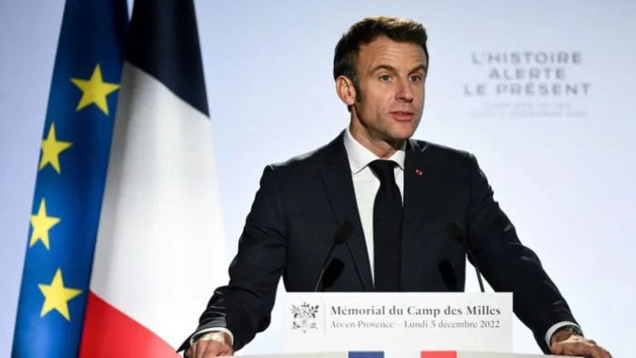 Въпреки критиките: Макрон заяви, че ще продължи да „говори с Русия“