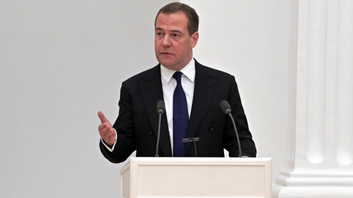 Медведев: Третата световна няма да е с танкове или изтребители
