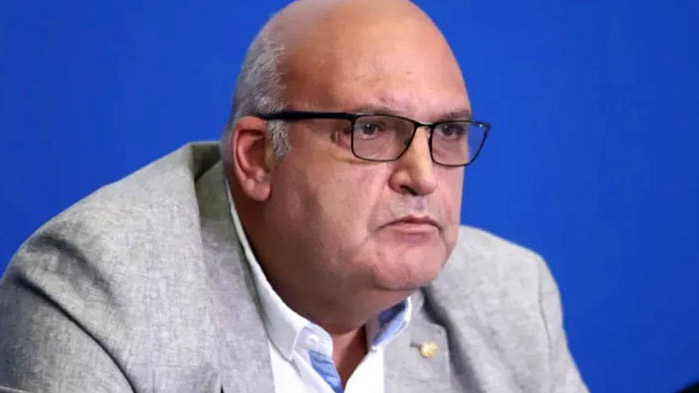 Според него трябва да има увеличение на потребителската такса, като