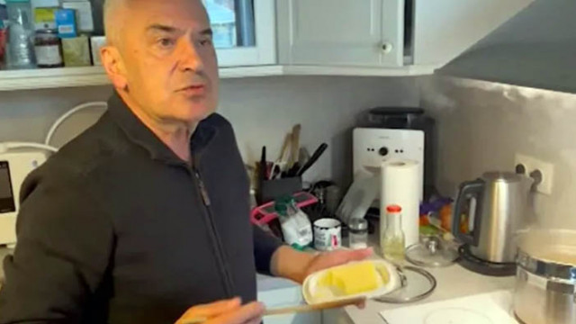 Волен Сидеров с ново амплоа, показва рецептата си за спагети „Сидерони“ (ВИДЕО)