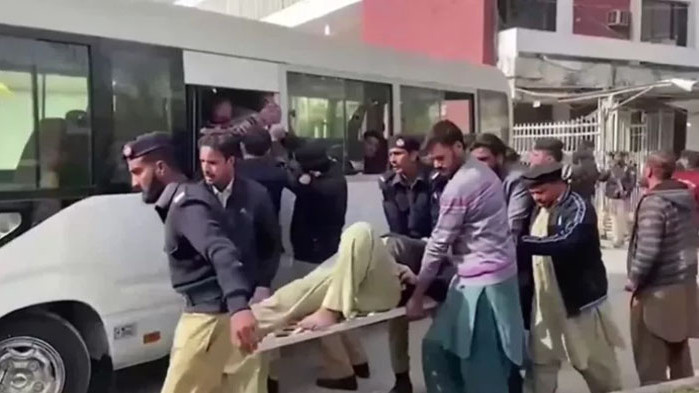 Взрив е избухнал в джамия в пакистанския град Пешавар, близо