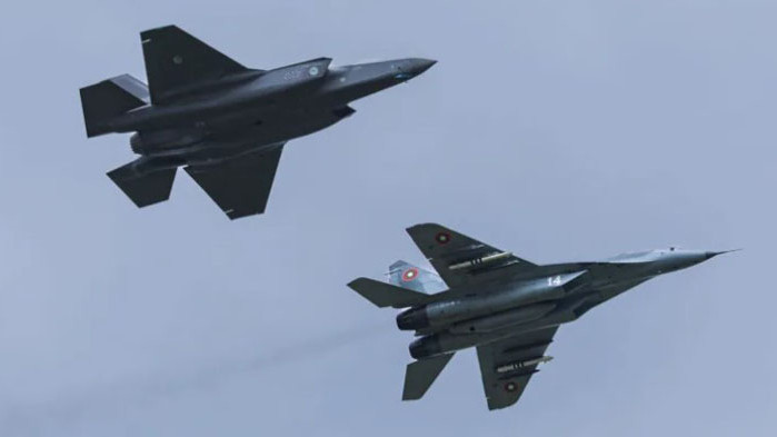 Полша е готова да прехвърли изтребители F-16 на Украйна