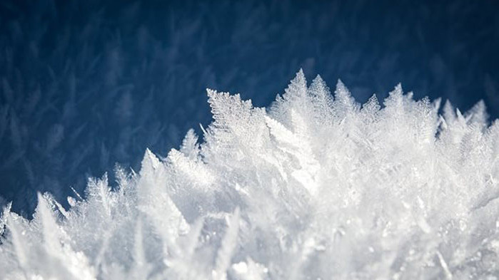 Продължителното излагане на студ може да предизвика хипотермия и измръзване,