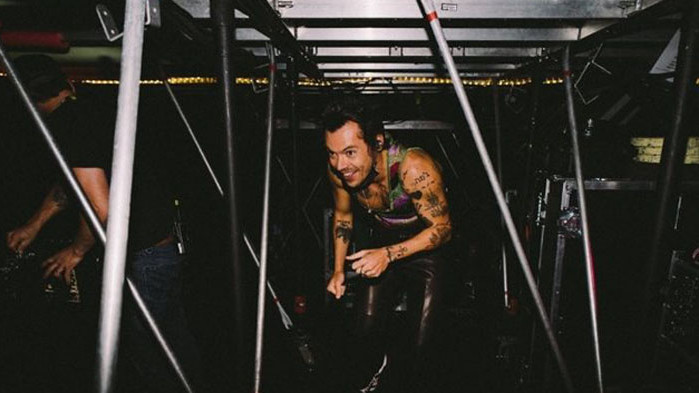 Певецът Хари Стайлс ще се представи със свое изпълнение на