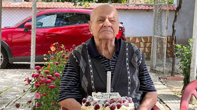 87 годишният Йото Петров Узунов от село Красново община Хисаря който