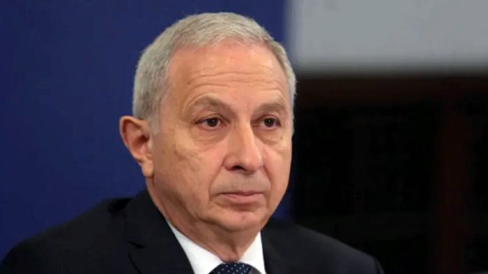 Фиксирайки се върху фигурата на Иван Гешев, която за определени