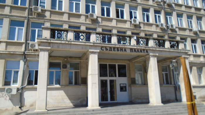 Съдят опасен обирджия от Варна, нападнал познат и таксиджия