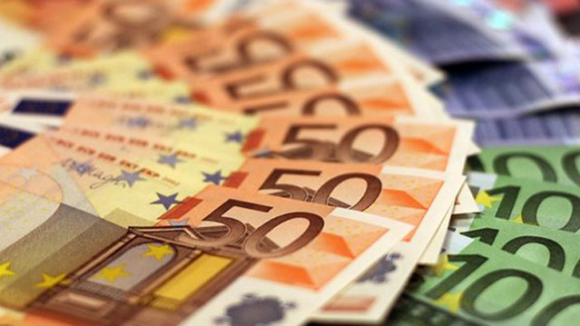 Еврото падна под 1,09 долара в междубанковата търговия