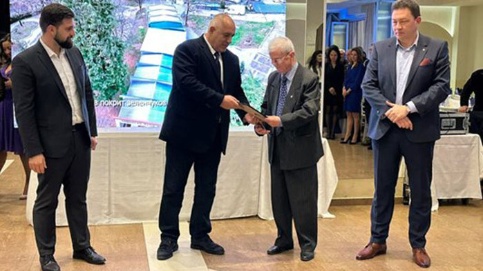 За мен беше голяма чест тази вечер да връча отличието