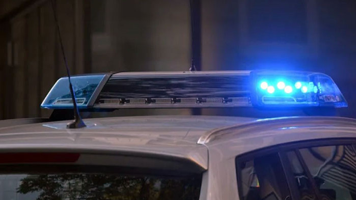 Трима български граждани са били задържани за нарушаване на обществения