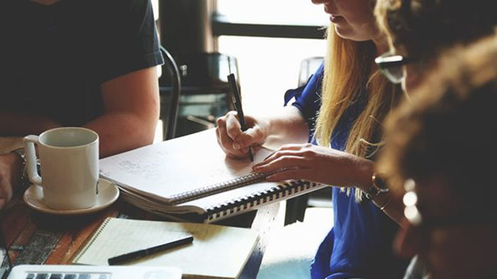 1. Умеете ли да работите в определени срокове? а) Да,