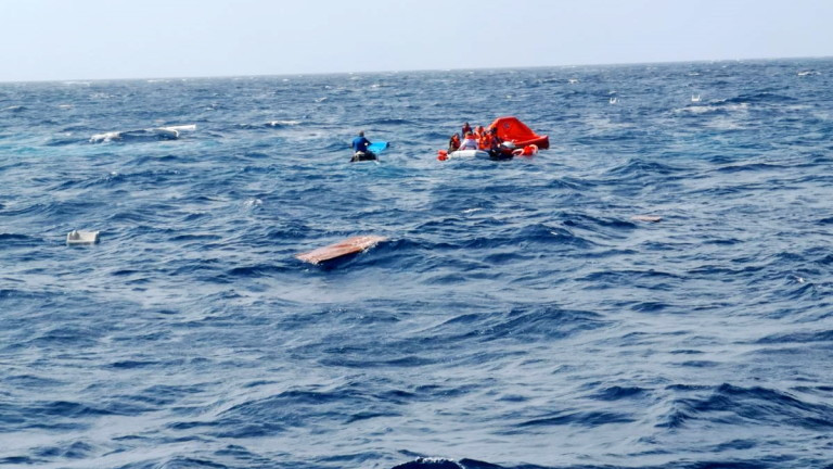 Жена е загинала при инцидент с надуваема лодка, превозваща най-малко