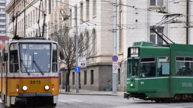 Увеличават заплатите на служителите в градския транспорт в София