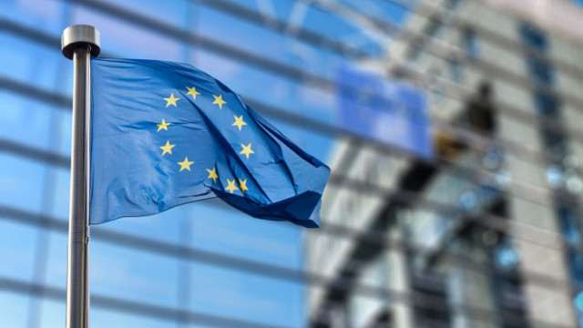 Европейската комисия уверява че следи много внимателно развитието на събитията