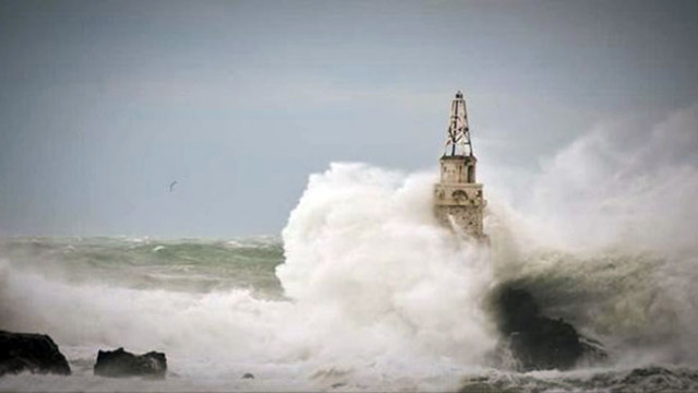 Високите вълни в Черно море не са и няма как