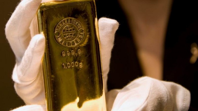 Цената на златото в сряда сутринта се покачва умерено доближавайки