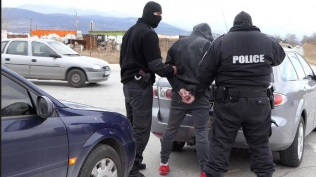 Един наркопласьор и 7 издирвани с червена бюлетина лица разкри полицията при спецакция във Варна