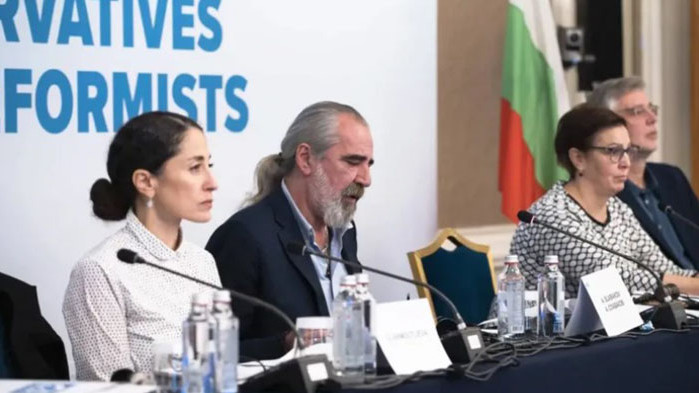 Слабаков: Трябва да намерим подход за решаване на проблема с авторските права