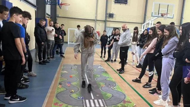 Местната комисия за борба срещу противообществените прояви на малолетните и