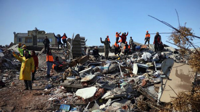 Ситуацията в сринатия от земетресенията град Нурдагъ остава критична