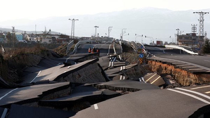 6500 сгради рухнали след труса в Турция