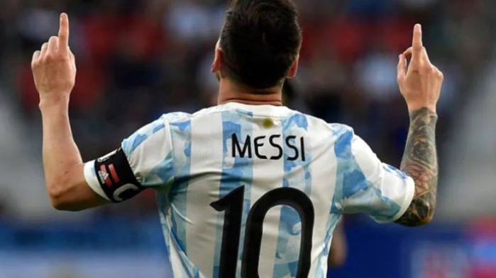 Световната футболна звезда Лионел Меси показа, че е голям не