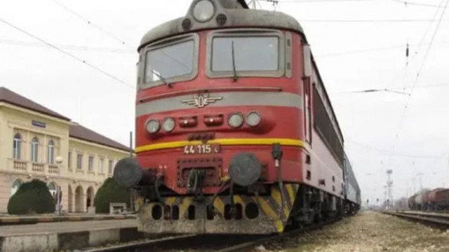 Товарен влак блъсна и уби 69 годишен в Перник съобщиха от