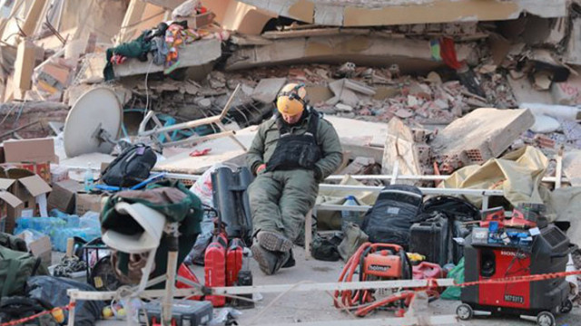 Броят на жертвите на силните земетресения които разтърсиха в понеделник